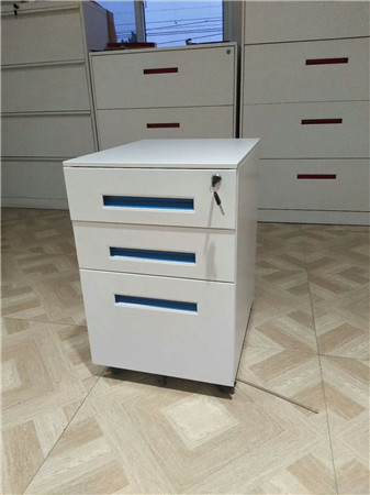 ļ